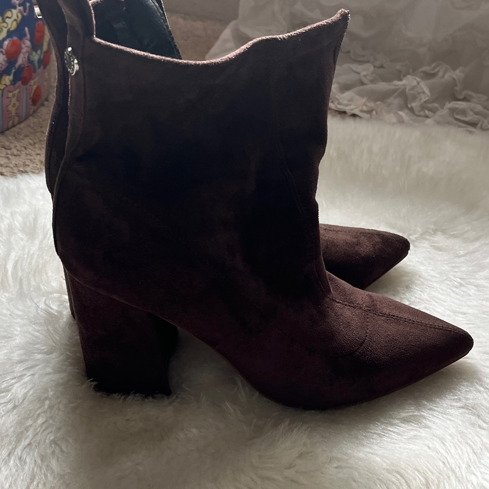 Steve Madden size 9Brown Suede Ankle Boots